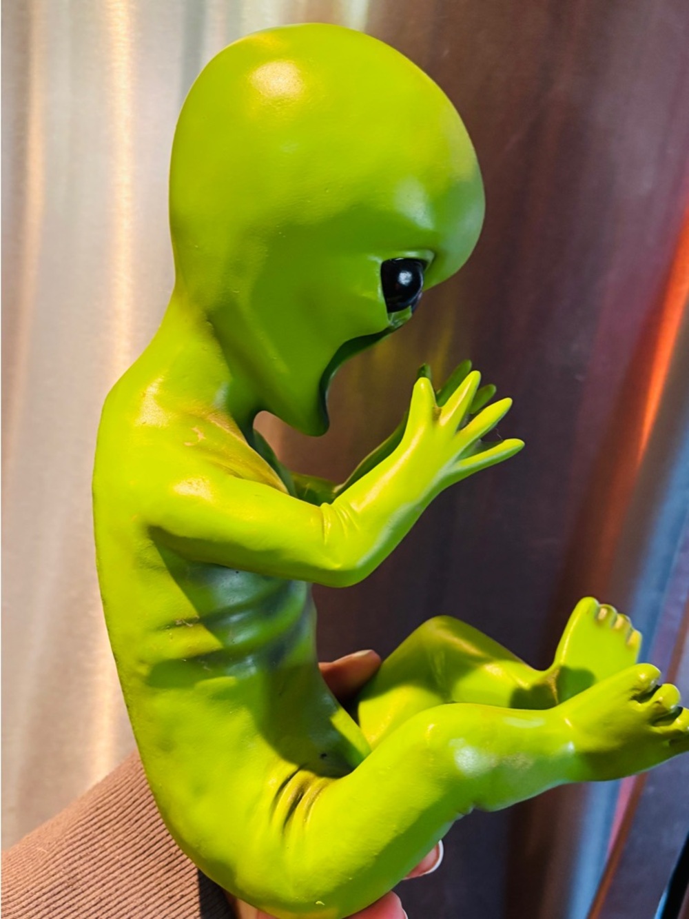 Bright Green Alien Figurine wine/liquor bottle holder - Picture 3 of 5